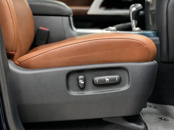 Toyota Land Cruiser 200 Series Рестайлинг 2 с пробегом 2019 года, цена 10 699 000 рублей, 33598 км, внедорожник, Автокод Объявления