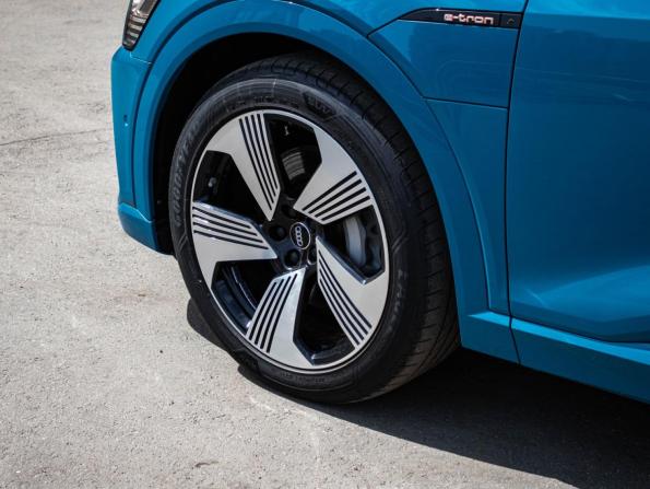 Audi e-tron I с пробегом 2020 года, цена 4 300 000 рублей, 98210 км, внедорожник, Автокод Объявления