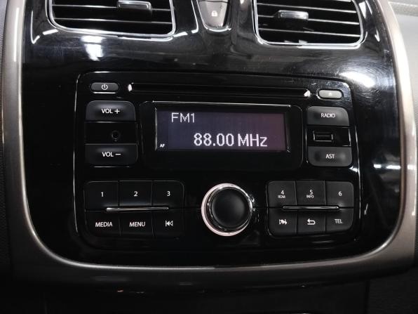Renault Sandero II с пробегом 2015 года, цена 780 000 рублей, 66000 км, хэтчбек, Автокод Объявления