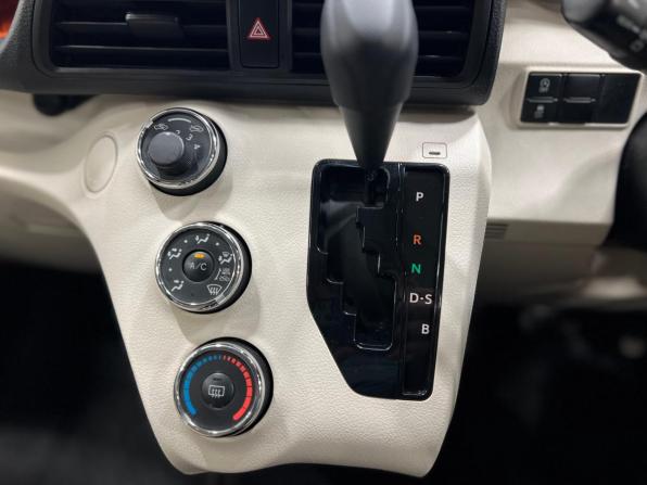 Toyota Sienta II с пробегом 2015 года, цена 1 239 000 рублей, 95119 км, минивэн, Автокод Объявления