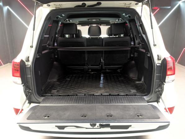 Toyota Land Cruiser 200 Series Рестайлинг 2 с пробегом 2019 года, цена 7 550 000 рублей, 132326 км, внедорожник, Автокод Объявления