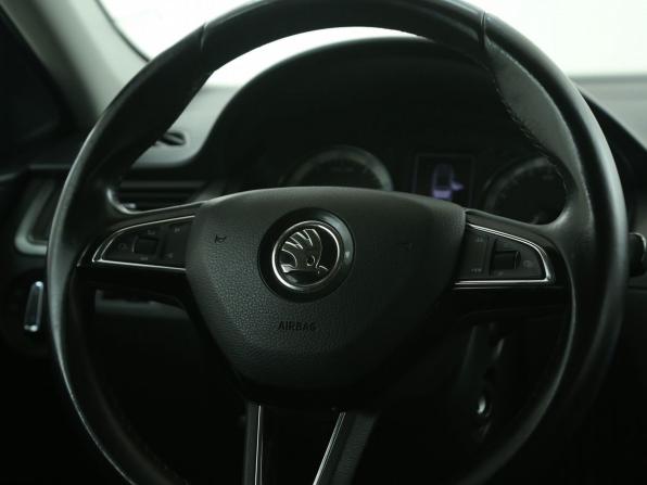 Skoda Rapid I Рестайлинг с пробегом 2019 года, цена 1 094 000 рублей, 192000 км, лифтбек, Автокод Объявления