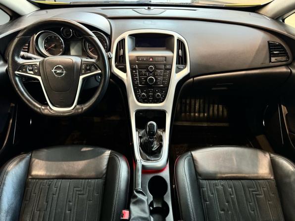 Opel Astra J Рестайлинг с пробегом 2013 года, цена 900 000 рублей, 135049 км, хэтчбек, Автокод Объявления