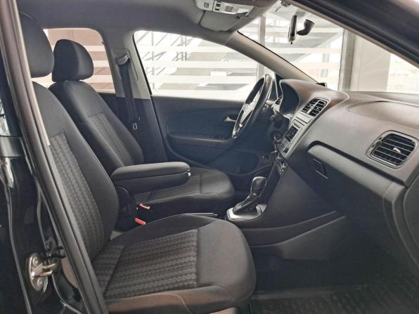 Volkswagen Polo V Рестайлинг с пробегом 2017 года, цена 1 230 000 рублей, 93695 км, седан, Автокод Объявления