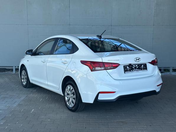 Hyundai Solaris II с пробегом 2018 года, цена 990 000 рублей, 159000 км, седан, Автокод Объявления