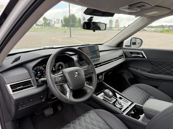 Mitsubishi Outlander IV с пробегом 2023 года, цена 3 850 000 рублей, 30 км, внедорожник, Автокод Объявления