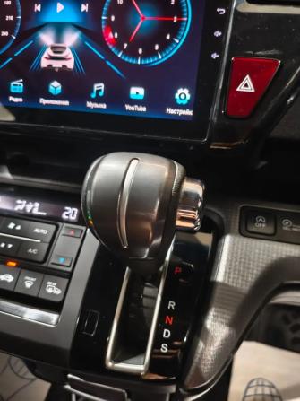 Honda Stepwgn V Рестайлинг с пробегом 2019 года, цена 2 235 000 рублей, 110880 км, минивэн, Автокод Объявления
