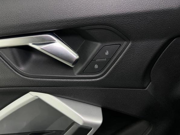 Audi Q3 II (F3) с пробегом 2022 года, цена 2 775 000 рублей, 83000 км, внедорожник, Автокод Объявления