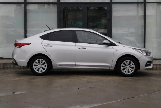 Hyundai Solaris II с пробегом 2018 года, цена 1 035 000 рублей, 138455 км, седан, Автокод Объявления