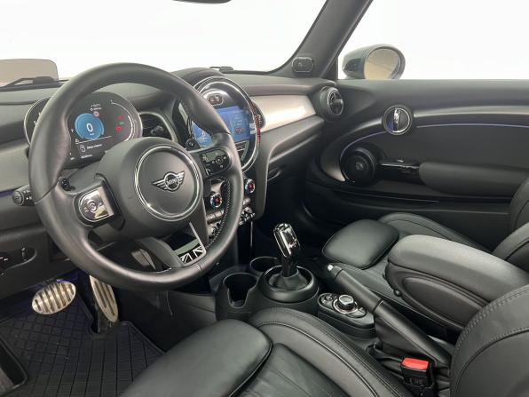 Mini Hatch III (F55/F56) Рестайлинг 2 с пробегом 2021 года, цена 3 850 000 рублей, 43068 км, хэтчбек, Автокод Объявления