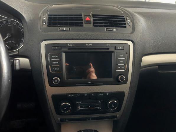 Skoda Octavia II (A5) Рестайлинг с пробегом 2012 года, цена 695 000 рублей, 317875 км, лифтбек, Автокод Объявления