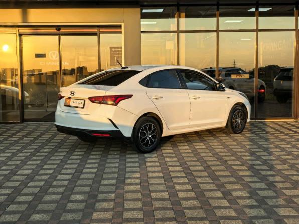 Hyundai Solaris II Рестайлинг с пробегом 2021 года, цена 1 300 000 рублей, 153324 км, седан, Автокод Объявления