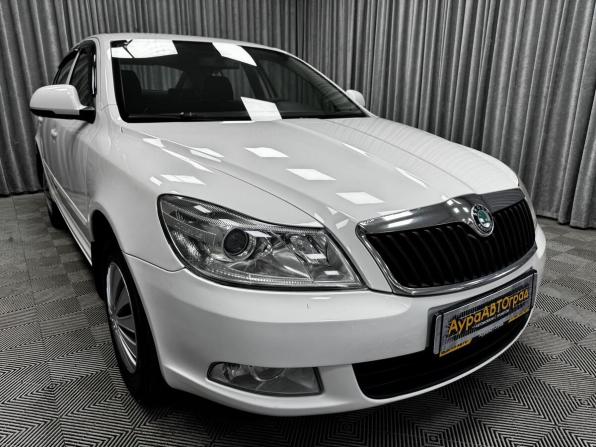Skoda Octavia II (A5) Рестайлинг с пробегом 2012 года, цена 900 000 рублей, 239983 км, лифтбек, Автокод Объявления