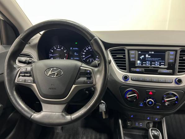 Hyundai Solaris II с пробегом 2017 года, цена 950 000 рублей, 267000 км, седан, Автокод Объявления