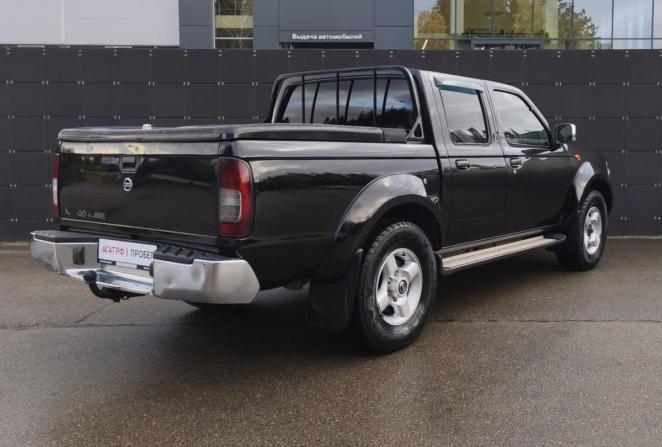 Nissan NP300 с пробегом 2012 года, цена 1 099 000 рублей, 162000 км, offers.body_type.unknown, Автокод Объявления