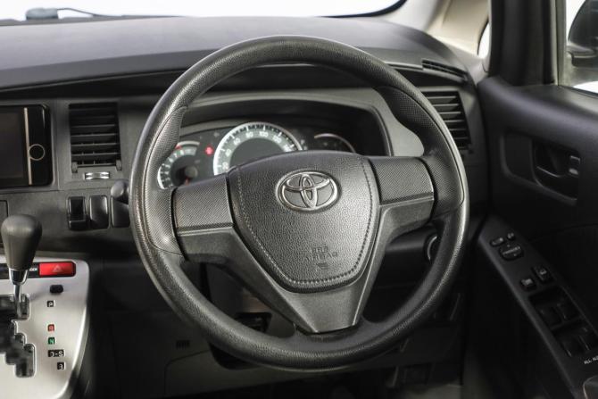 Toyota ISis I Рестайлинг с пробегом 2012 года, цена 1 199 000 рублей, 133000 км, компактвэн, Автокод Объявления