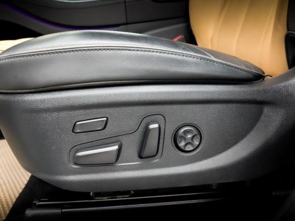 Hyundai Santa Fe IV Рестайлинг с пробегом 2022 года, цена 3 890 000 рублей, 28562 км, внедорожник, Автокод Объявления