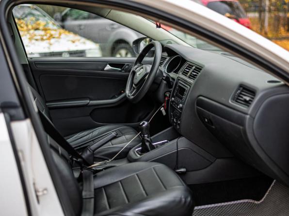 Volkswagen Jetta VI Рестайлинг с пробегом 2015 года, цена 590 000 рублей, 356090 км, седан, Автокод Объявления