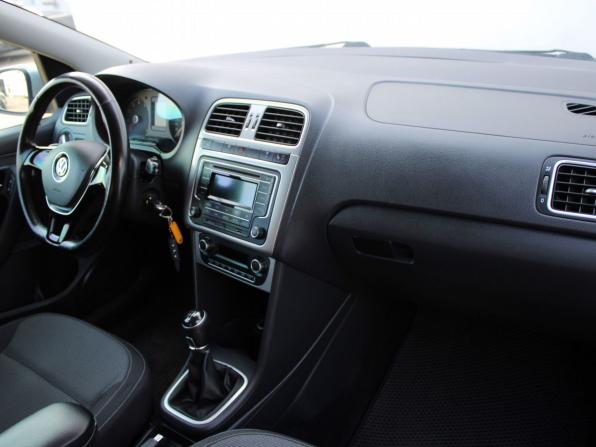 Volkswagen Polo V Рестайлинг с пробегом 2015 года, цена 1 069 000 рублей, 92030 км, седан, Автокод Объявления