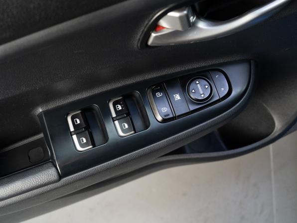 Kia Rio IV с пробегом 2018 года, цена 1 290 000 рублей, 89990 км, седан, Автокод Объявления