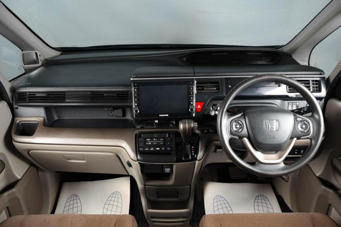 Honda Stepwgn V с пробегом 2015 года, цена 1 499 000 рублей, 129260 км, минивэн, Автокод Объявления