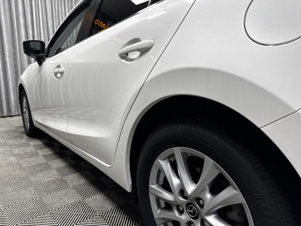 Mazda Axela III Рестайлинг с пробегом 2017 года, цена 1 570 000 рублей, 95146 км, седан, Автокод Объявления