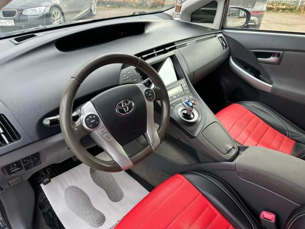 Toyota Prius III (XW30) с пробегом 2011 года, цена 930 000 рублей, 186916 км, лифтбек, Автокод Объявления