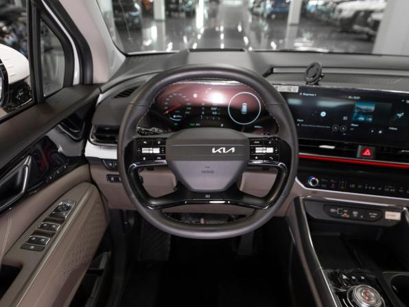 Kia Carnival IV Рестайлинг с пробегом 2025 года, цена 5 600 000 рублей, 9950 км, минивэн, Автокод Объявления