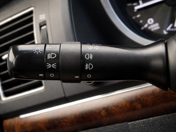 Toyota Land Cruiser 200 Series Рестайлинг 1 с пробегом 2012 года, цена 3 300 000 рублей, 213531 км, внедорожник, Автокод Объявления