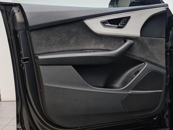 Audi Q8 I (4M) с пробегом 2019 года, цена 6 300 000 рублей, 126828 км, внедорожник, Автокод Объявления