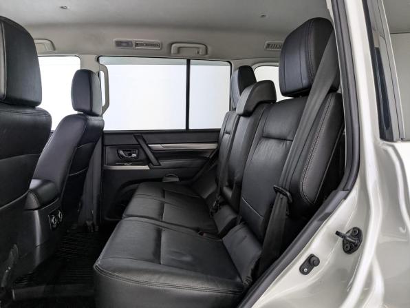 Mitsubishi Pajero IV Рестайлинг 2 с пробегом 2017 года, цена 3 125 000 рублей, 106953 км, внедорожник, Автокод Объявления