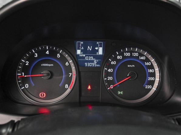 Hyundai Solaris I Рестайлинг с пробегом 2015 года, цена 1 055 000 рублей, 93095 км, седан, Автокод Объявления