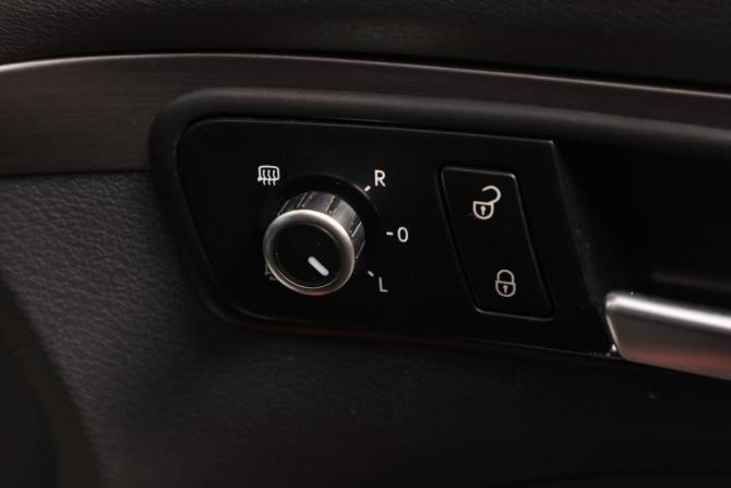 Volkswagen Touran I Рестайлинг 2 с пробегом 2013 года, цена 1 509 000 рублей, 57000 км, компактвэн, Автокод Объявления