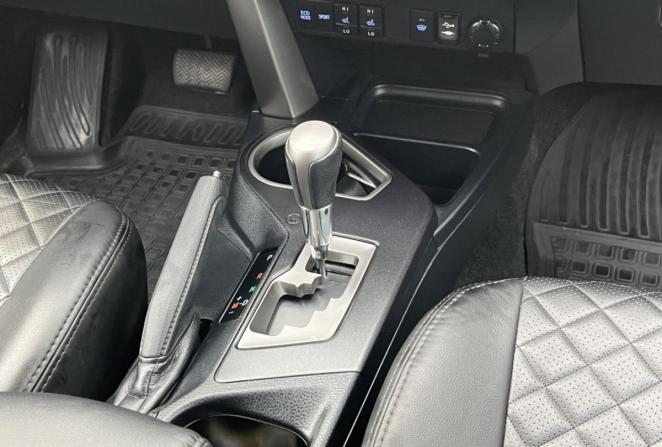 Toyota RAV4 IV (XA40) Рестайлинг с пробегом 2018 года, цена 2 190 000 рублей, 106256 км, внедорожник, Автокод Объявления