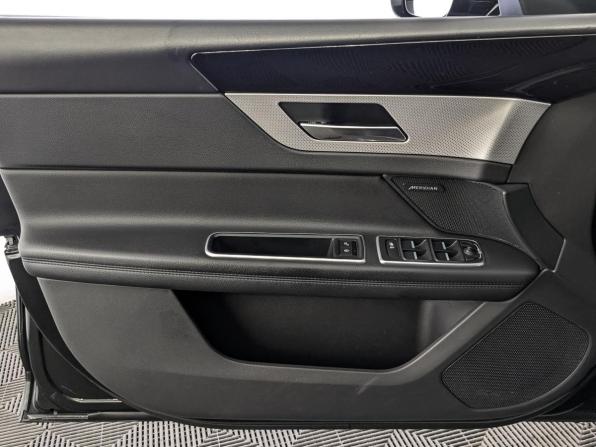 Jaguar XF II с пробегом 2019 года, цена 2 820 000 рублей, 130710 км, седан, Автокод Объявления