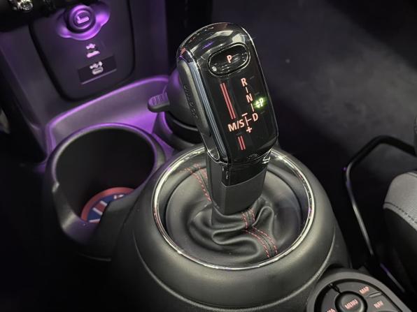 Mini Hatch III (F55/F56) Рестайлинг с пробегом 2021 года, цена 4 300 000 рублей, 2565 км, хэтчбек, Автокод Объявления