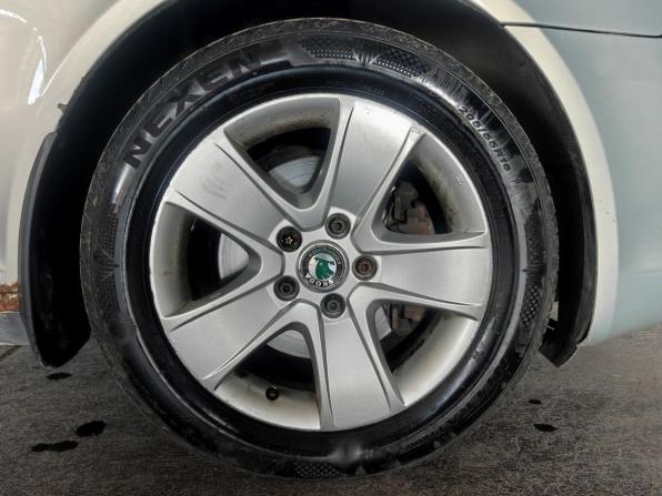 Skoda Octavia II (A5) Рестайлинг с пробегом 2012 года, цена 695 000 рублей, 317875 км, лифтбек, Автокод Объявления