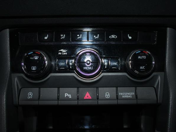 Skoda Karoq I с пробегом 2021 года, цена 2 369 900 рублей, 143942 км, внедорожник, Автокод Объявления