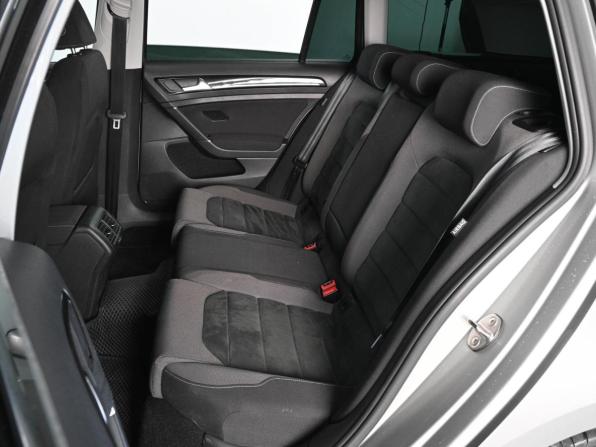 Volkswagen Golf VII Рестайлинг с пробегом 2018 года, цена 1 379 000 рублей, 258099 км, универсал, Автокод Объявления