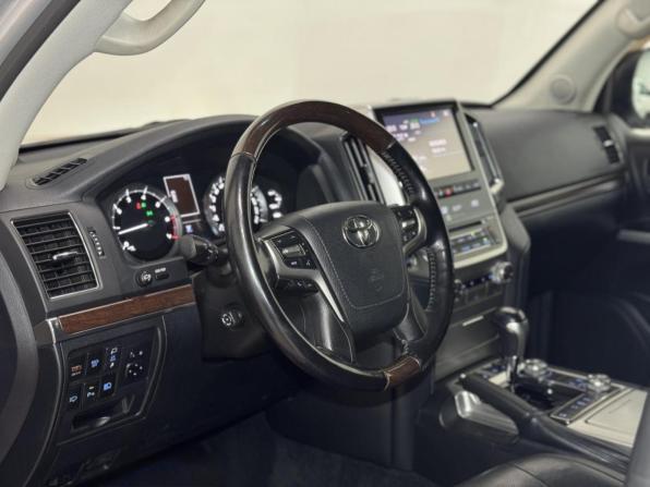 Toyota Land Cruiser 200 Series Рестайлинг 2 с пробегом 2018 года, цена 5 399 000 рублей, 220541 км, внедорожник, Автокод Объявления