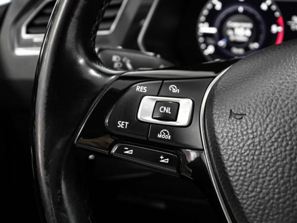 Volkswagen Tiguan II с пробегом 2018 года, цена 2 489 000 рублей, 137420 км, внедорожник, Автокод Объявления