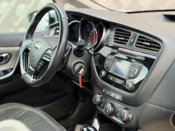 Kia Ceed II с пробегом 2014 года, цена 1 200 000 рублей, 138000 км, хэтчбек, Автокод Объявления