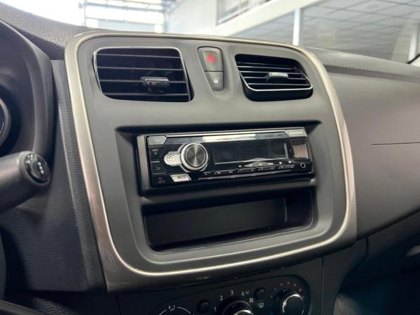 Renault Logan II Рестайлинг с пробегом 2021 года, цена 940 000 рублей, 67450 км, седан, Автокод Объявления