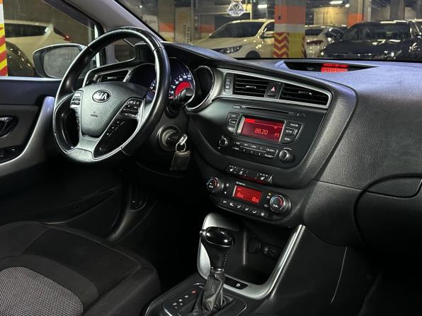 Kia Ceed II Рестайлинг с пробегом 2015 года, цена 1 299 000 рублей, 158936 км, хэтчбек, Автокод Объявления