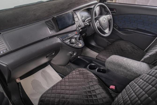 Toyota ISis I Рестайлинг с пробегом 2014 года, цена 1 629 000 рублей, 141000 км, компактвэн, Автокод Объявления