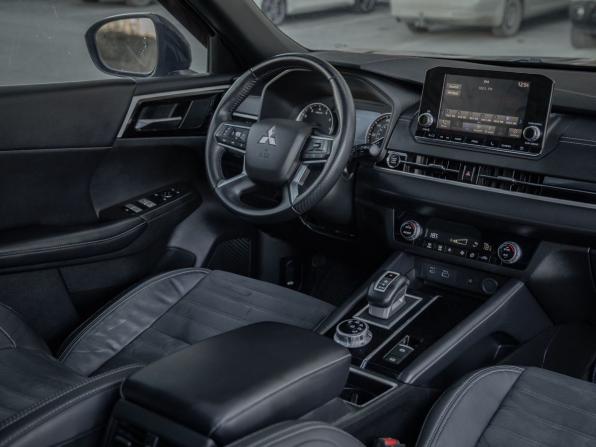 Mitsubishi Outlander IV с пробегом 2022 года, цена 3 699 000 рублей, 53000 км, внедорожник, Автокод Объявления