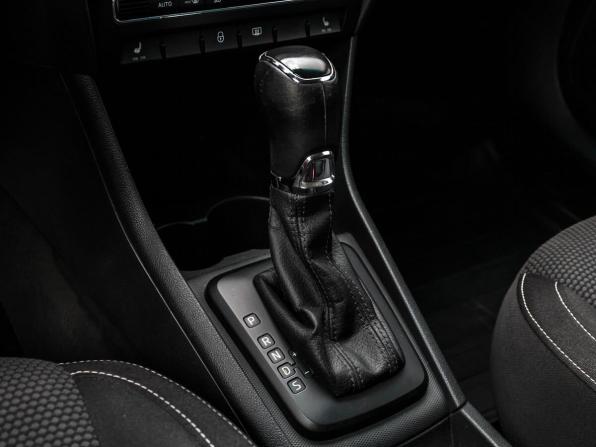 Skoda Rapid I с пробегом 2014 года, цена 930 000 рублей, 248974 км, лифтбек, Автокод Объявления