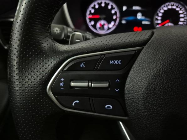 Hyundai Santa Fe IV Рестайлинг с пробегом 2023 года, цена 3 650 000 рублей, 45746 км, внедорожник, Автокод Объявления