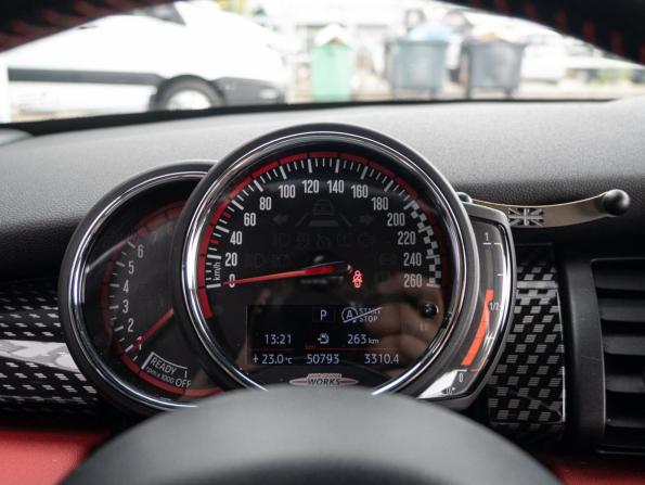 Mini Hatch III (F55/F56) Рестайлинг с пробегом 2019 года, цена 3 350 000 рублей, 50793 км, хэтчбек, Автокод Объявления