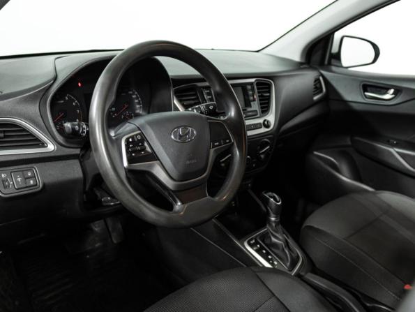 Hyundai Solaris II с пробегом 2018 года, цена 1 189 700 рублей, 127079 км, седан, Автокод Объявления